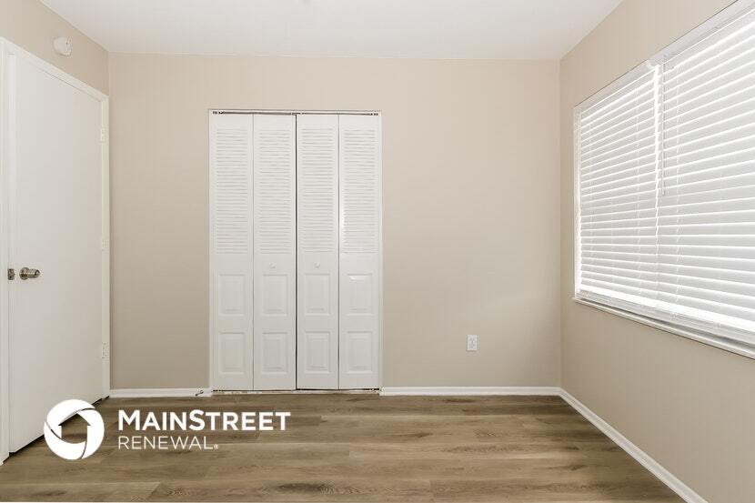 Building Photo - 426 SW Eastport Cir