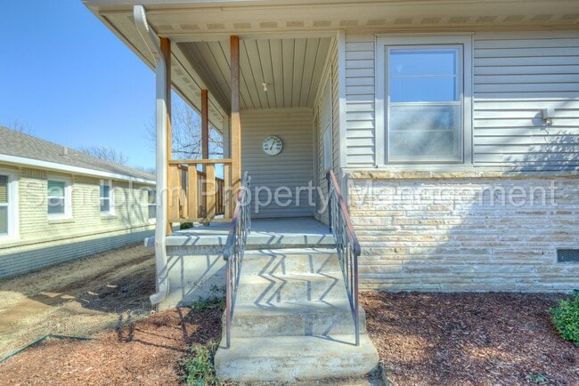 Building Photo - 4012 S Toledo Ave