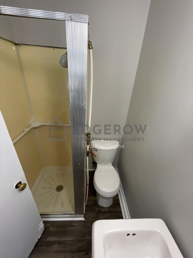 Building Photo - 114 Strong Ave