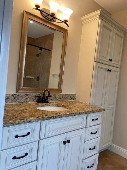 Building Photo - 4412 Vanda Dr