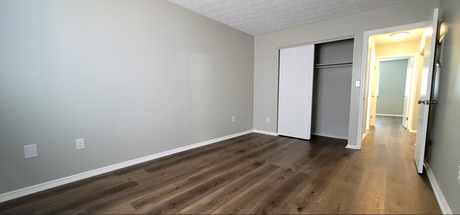 Building Photo - Beautiful 2 bedroom 1.5 bath Condo with at...