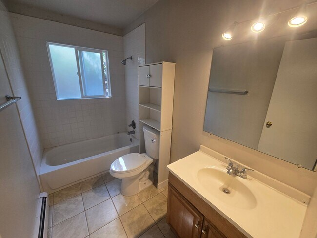 Building Photo - 4740 Scenic Cir
