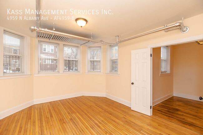 Building Photo - Charming and Spacious 1 bed for rent! Heat...