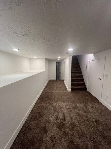 Building Photo - 948 E 400 S
