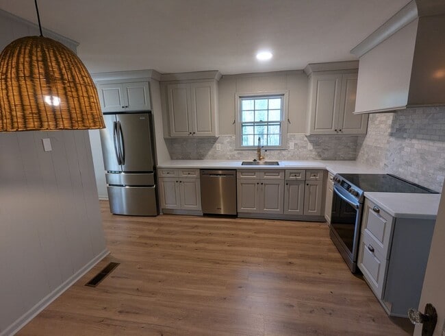 Building Photo - 3 bedroom 2 bath in Northwood Lake