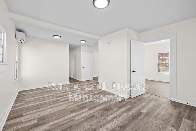 Building Photo - 1209 19th Pl SW