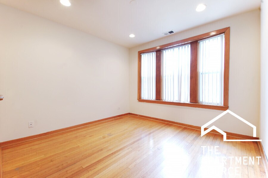 Building Photo - 2722 N Kimball Ave