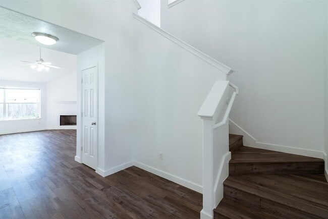Building Photo - 2707 Troy Dr