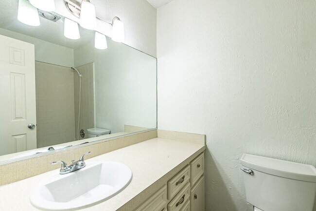 Building Photo - 1/2 Off 1st months rent