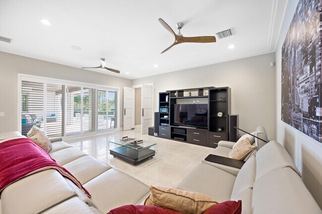 Building Photo - 15880 Barnstormer Ct