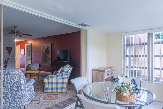 Building Photo - 228 Down E Ln