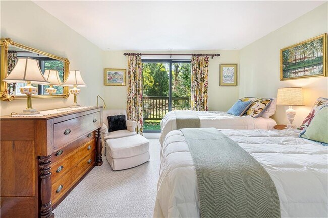 Building Photo - 140 Connection St