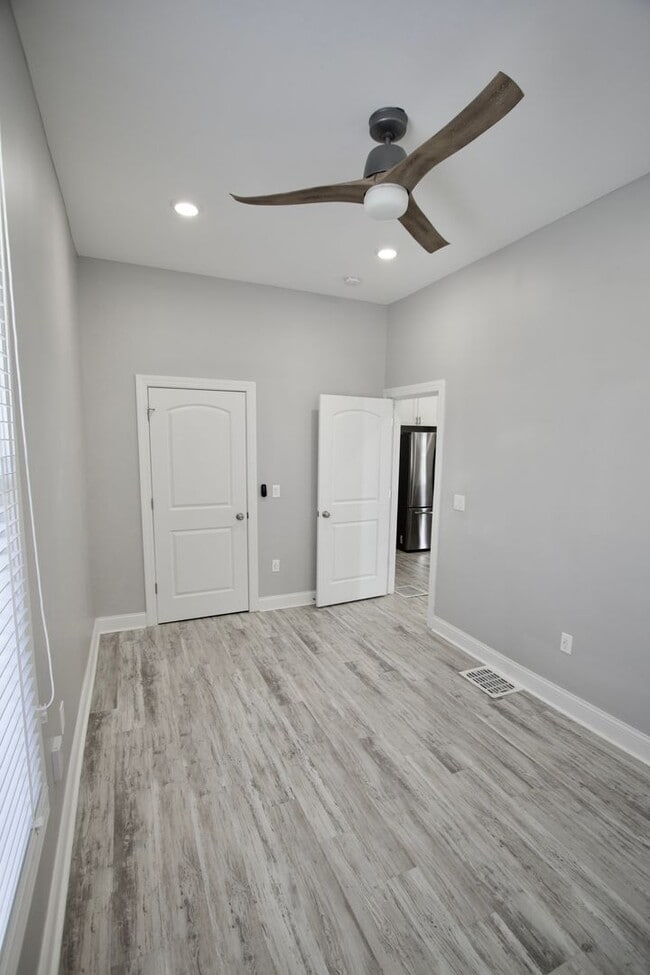 Building Photo - Modern rehabbed 2 Bedroom home with garage