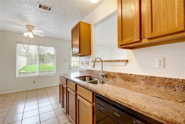 Building Photo - 6102 Parkwood Dr