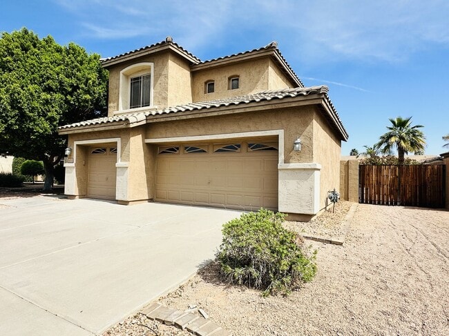 Building Photo - 672 W Raven Dr