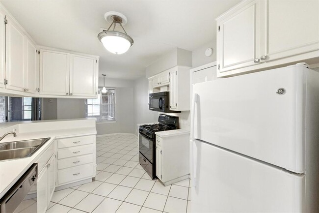 Building Photo - 1009 Rebbeca Dr