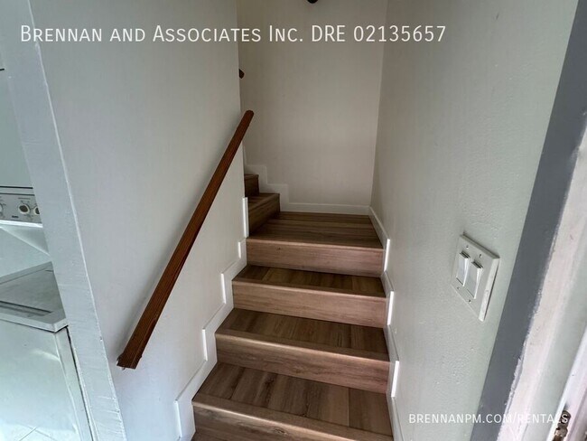 Building Photo - 450 Woodlawn Ave