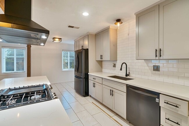 Building Photo - Charming Fully Remodeled 3-Bedroom Home wi...
