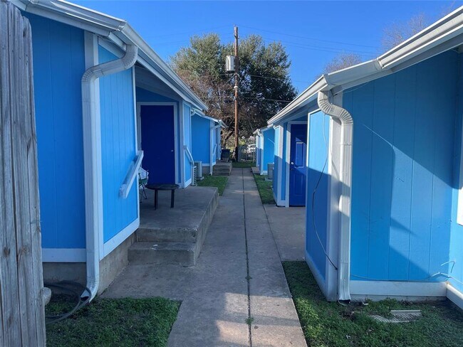 Building Photo - 8208 Sam Rayburn Dr