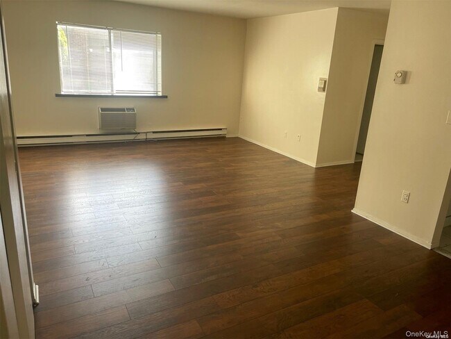 Building Photo - 530 Hudson Ave