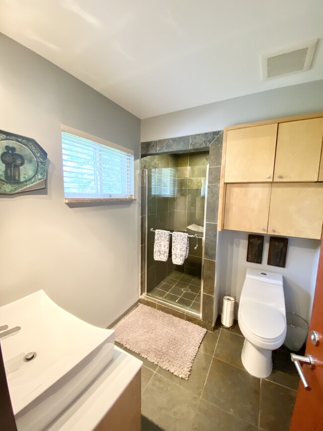 Building Photo - 921 Arden Ln