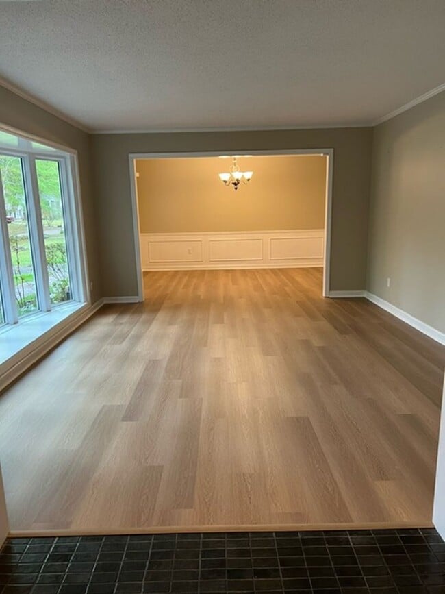 Building Photo - Beautiful Spacious Germantown Home!