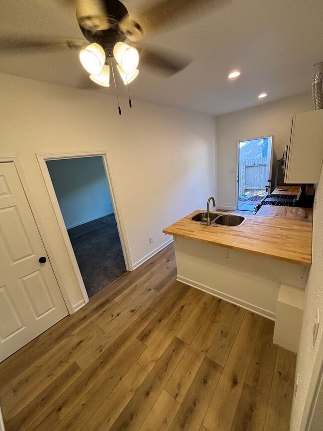 Building Photo - 13141 High Crest Rd