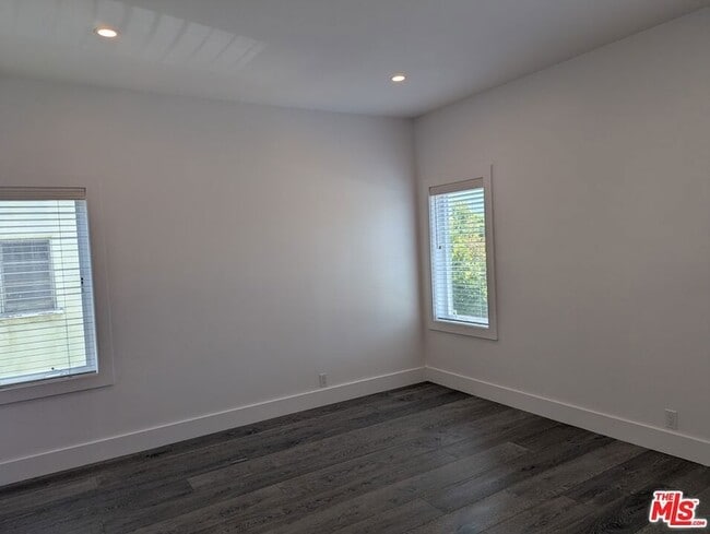 Building Photo - 807 Croft Ave