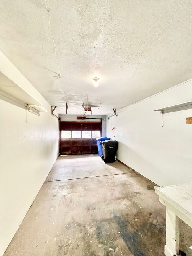 Building Photo - 2 Bedroom, 1 Bath Ranch Duplex, with attached 1 Car Garage in Loveland, CO