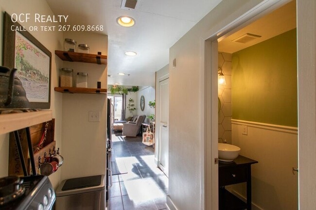 Building Photo - 1814 Christian St