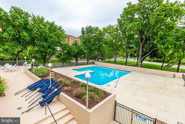 Building Photo - 1300 Army Navy Dr