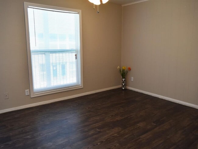 Building Photo - Lory of College Station