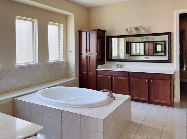 Building Photo - 26726 Grey Peregrine Dr