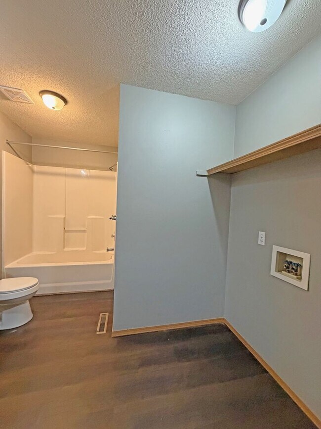 Building Photo - 1508 W Rainey St