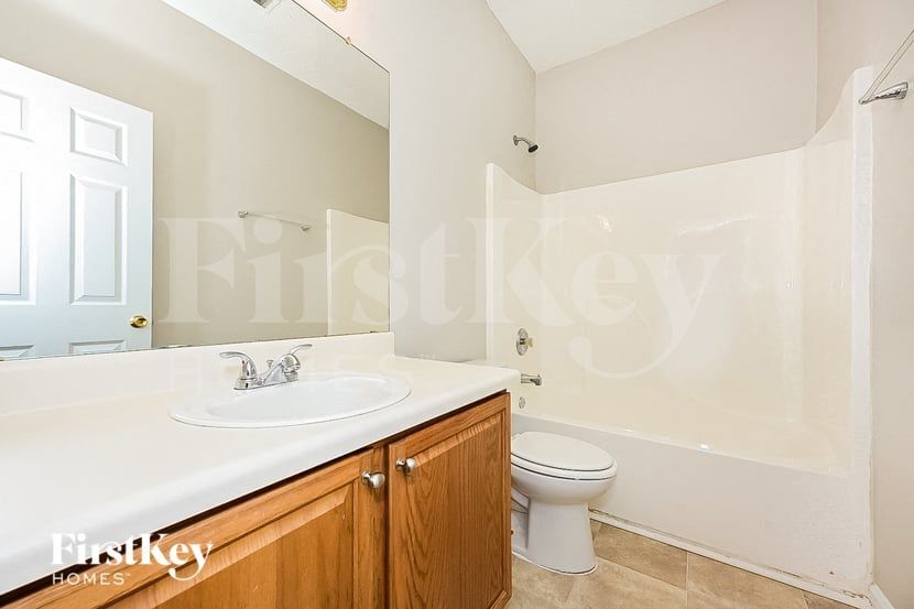 Building Photo - 115 Willow Hill Ln