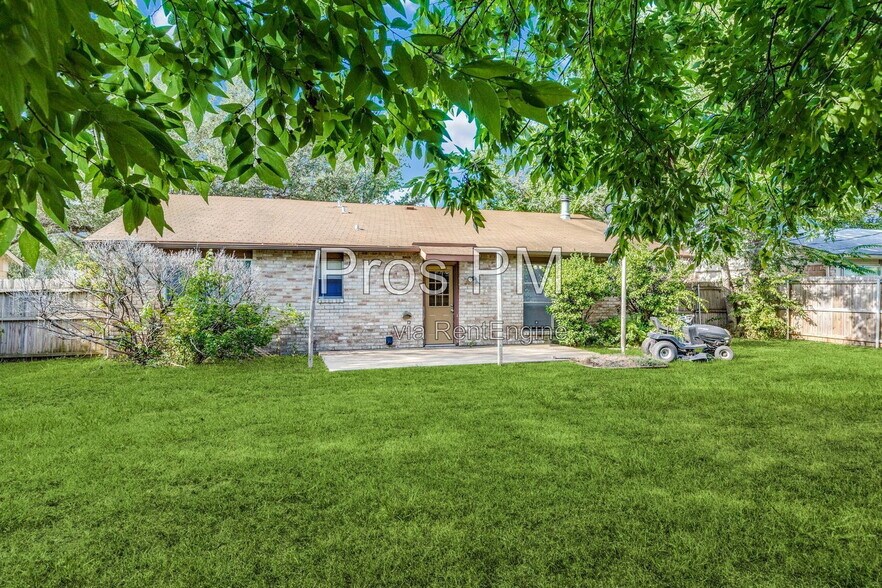 Building Photo - 7117 Edinburg Dr