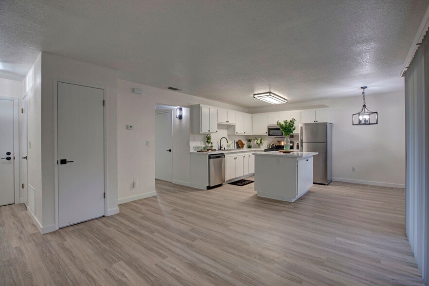 Primary Photo - St. George Apartments