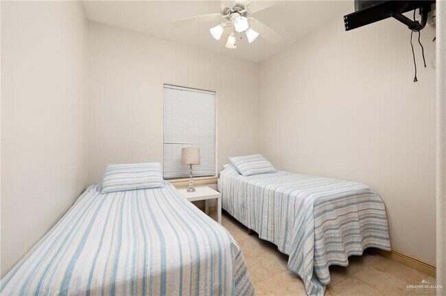 Building Photo - 27 N "E" St