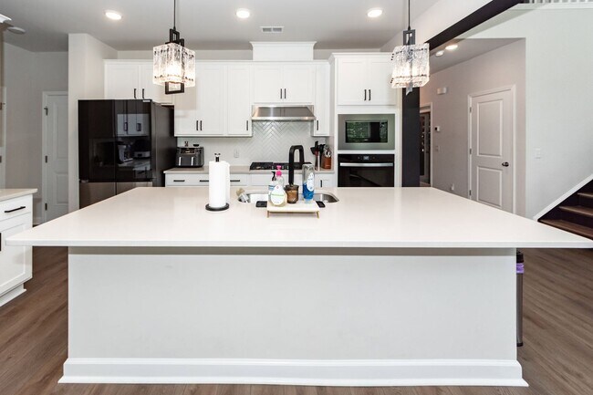 Building Photo - 4 Bedroom, 2.5 Bathrooms in Watson Hill - Summerville