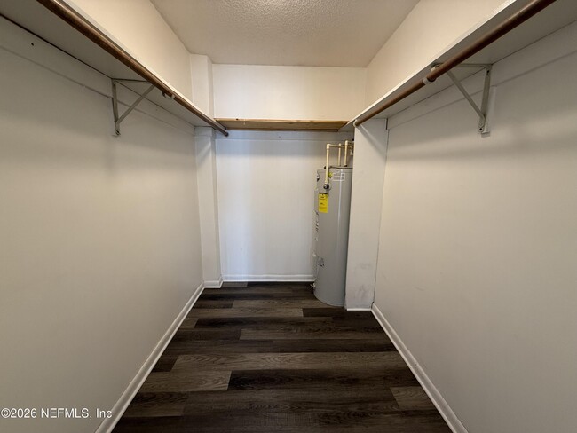 Building Photo - 3765 Crown Point Rd