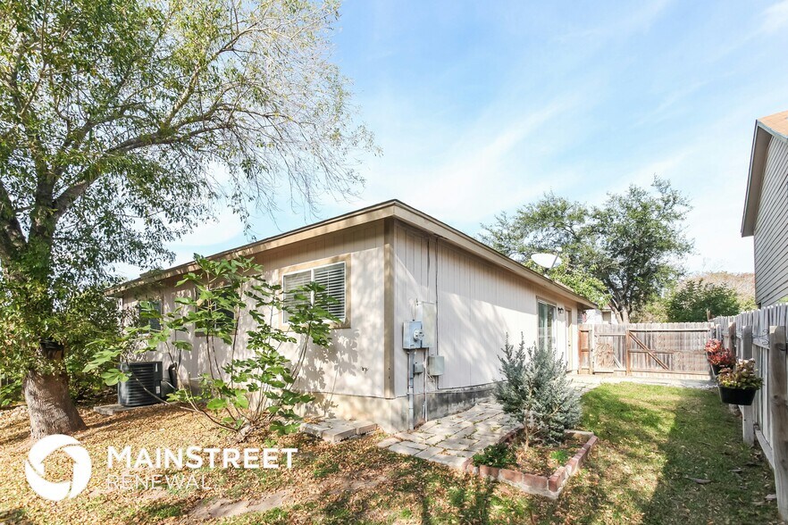 Building Photo - 823 Meadow Stone