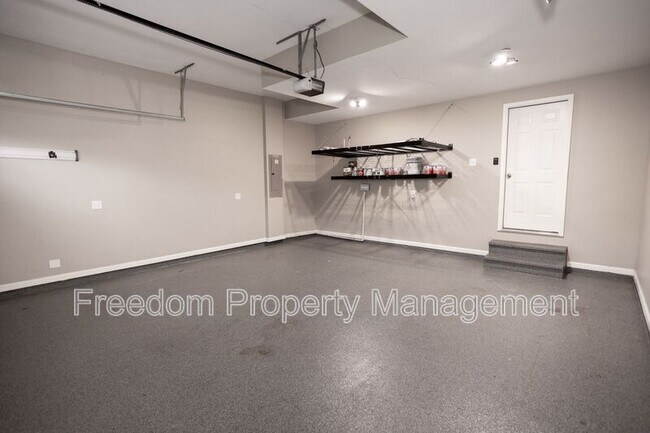 Building Photo - 2425 Morgans Point Dr