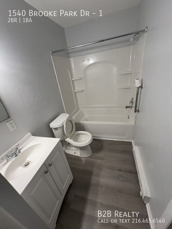 Building Photo - 1540 Brooke Park Dr