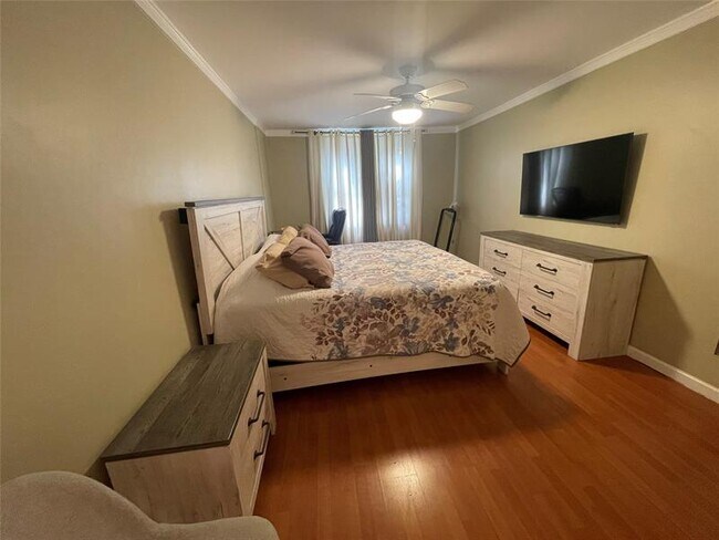 Building Photo - 1341 SE 3rd Ave