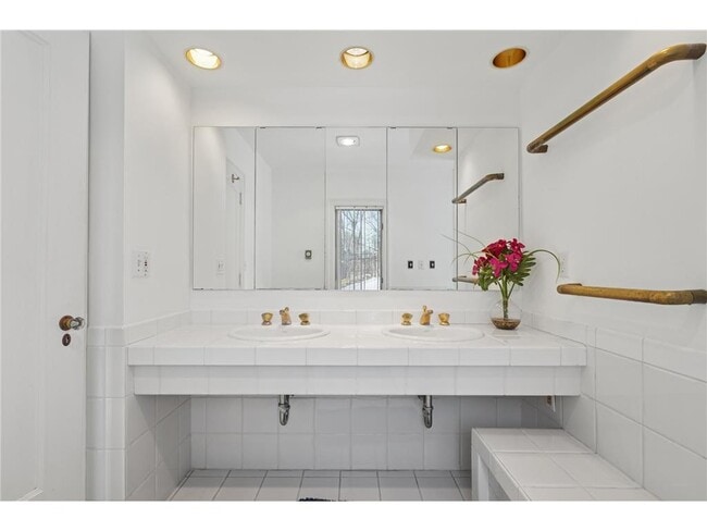 Building Photo - 1721 Humboldt Ave S