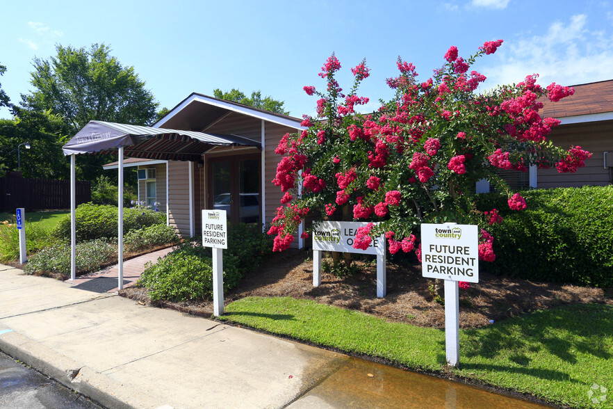 Leasing Office - Town & Country Apartment Homes