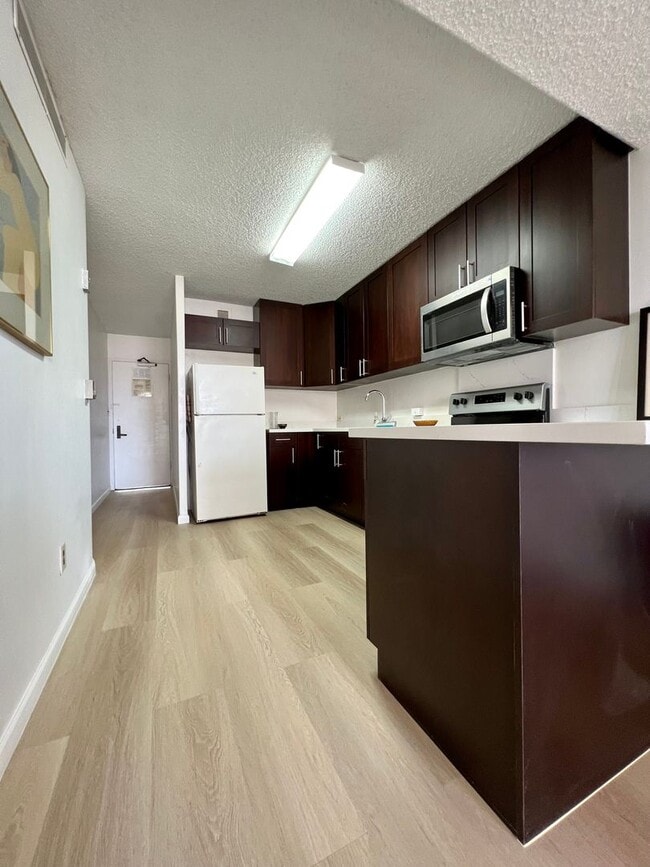 Building Photo - Ala Wai Terrace