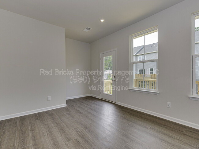 Building Photo - 1011 Ketchum Ct