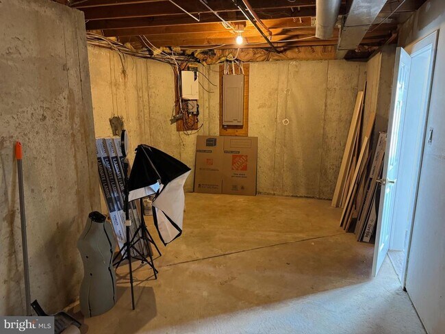 Building Photo - 327 Overlook Ln