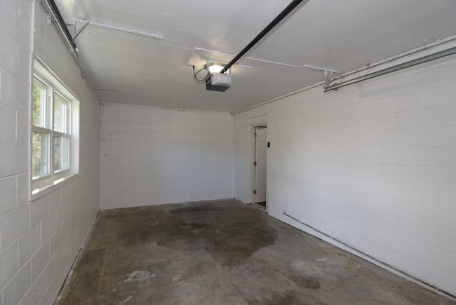 Building Photo - 1602 Apple Valley Dr